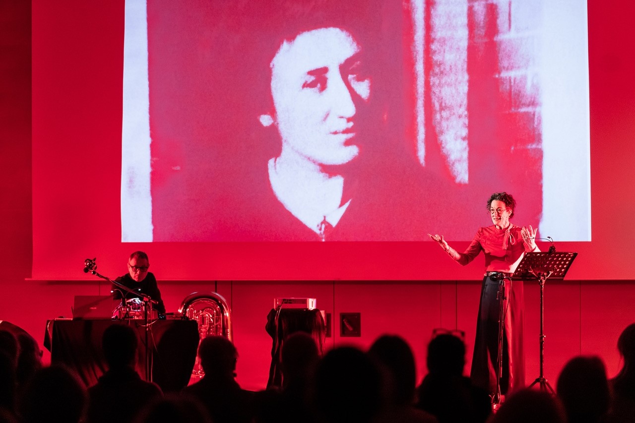 Bassion - Birgit Süss &amp; Klaus Ratzek: Projekt ROSA! Theaterstück mit Musik